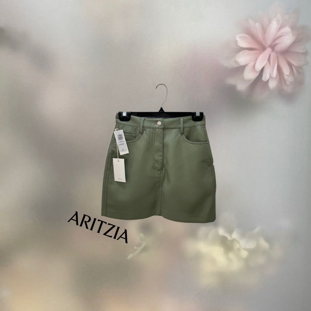 Aritzia - Wilfred - Mini Vegan Leather Skirt